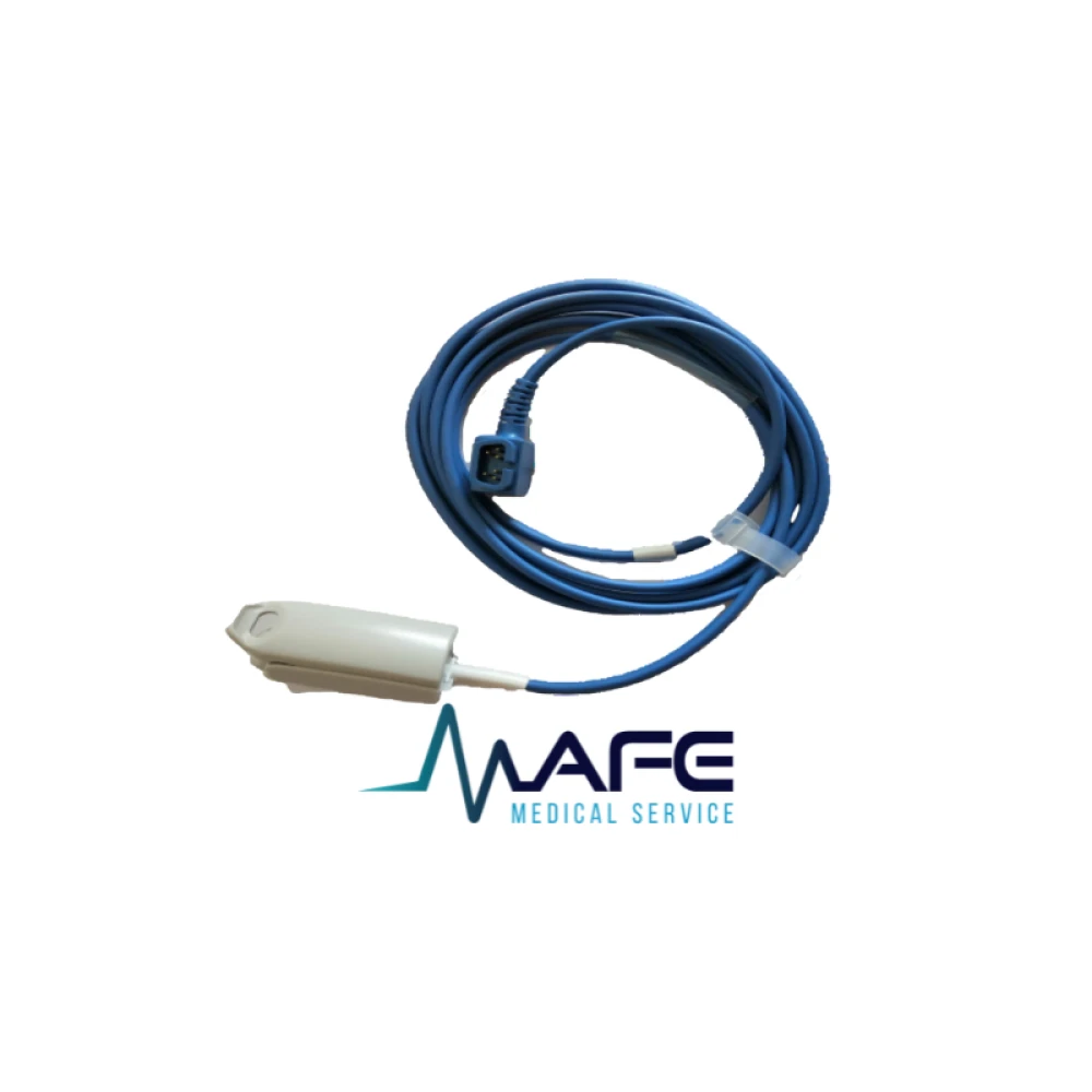 Cable de sensor de oximetria con cable azul y conector Criticare, con un sensor tipo clip para dedo.