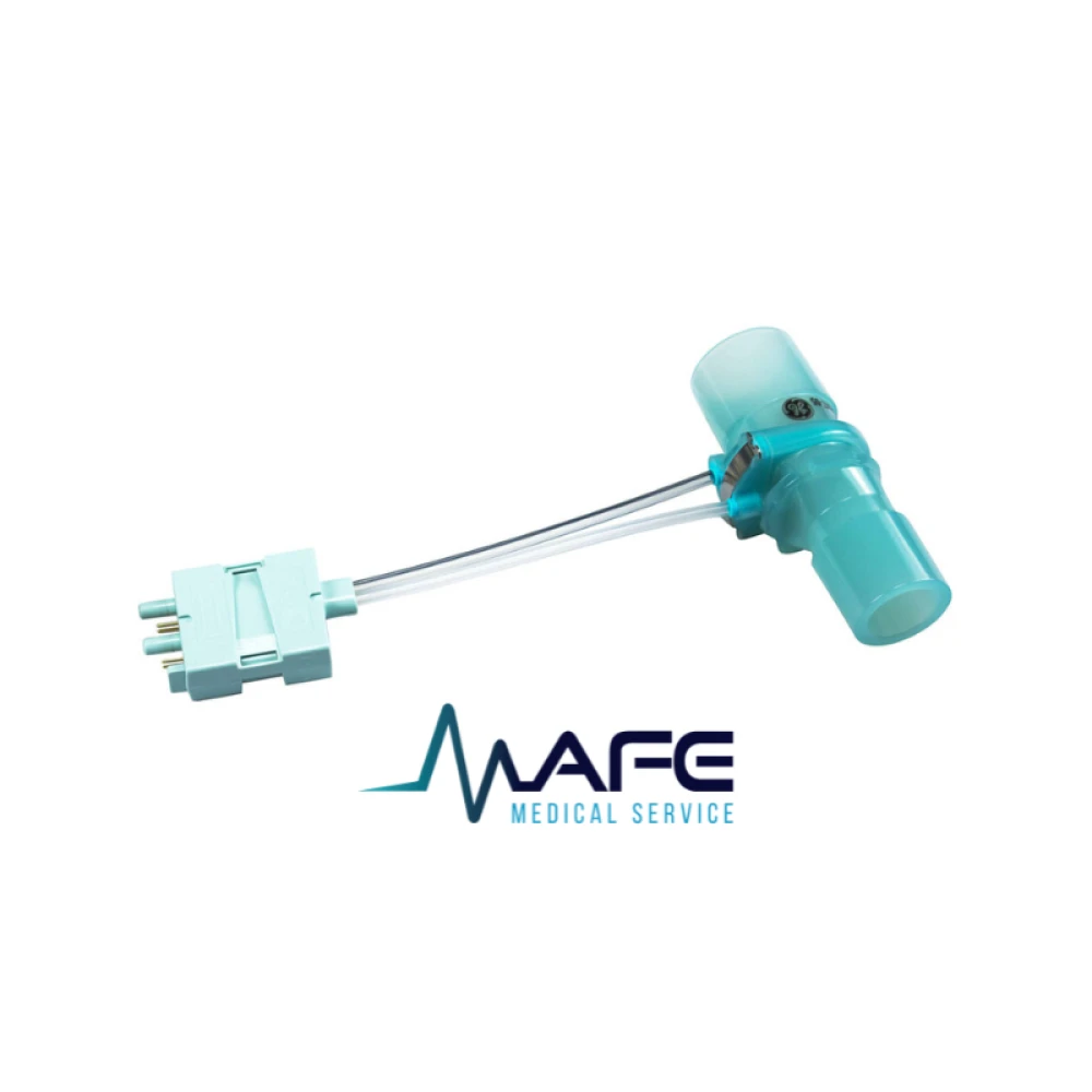 Sensor de flujo Datex Ohmeda GE, con un cuerpo translúcido en forma de T y conector de tres pines para la medición de flujo en equipos de ventilación.